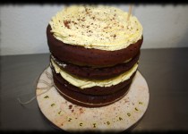 tarta sin azúcar de chocolate y frosting de queso con naranja